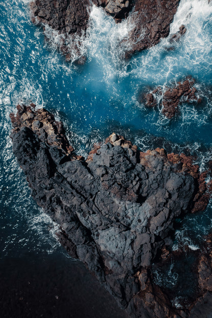 Stormy Cliffs - Tablou Canvas - WallMood