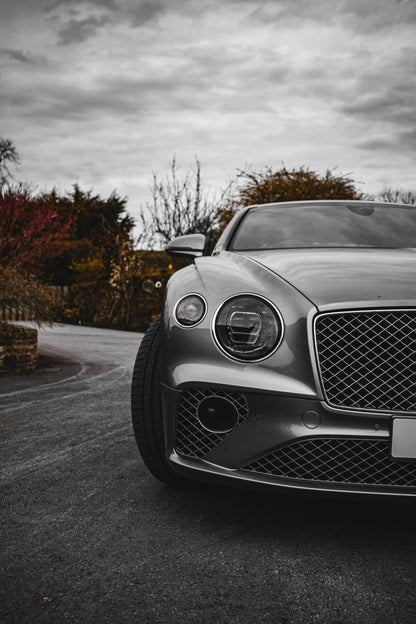 Luxury in Motion - Tablou Canvas Premium - WallMood